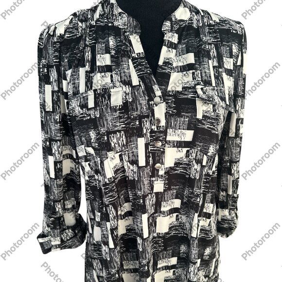 Cocomo Black White Small Patterned 3/4 Rolltab Sleeve Pleated 1/2 Button Blouse - Picture 1 of 5